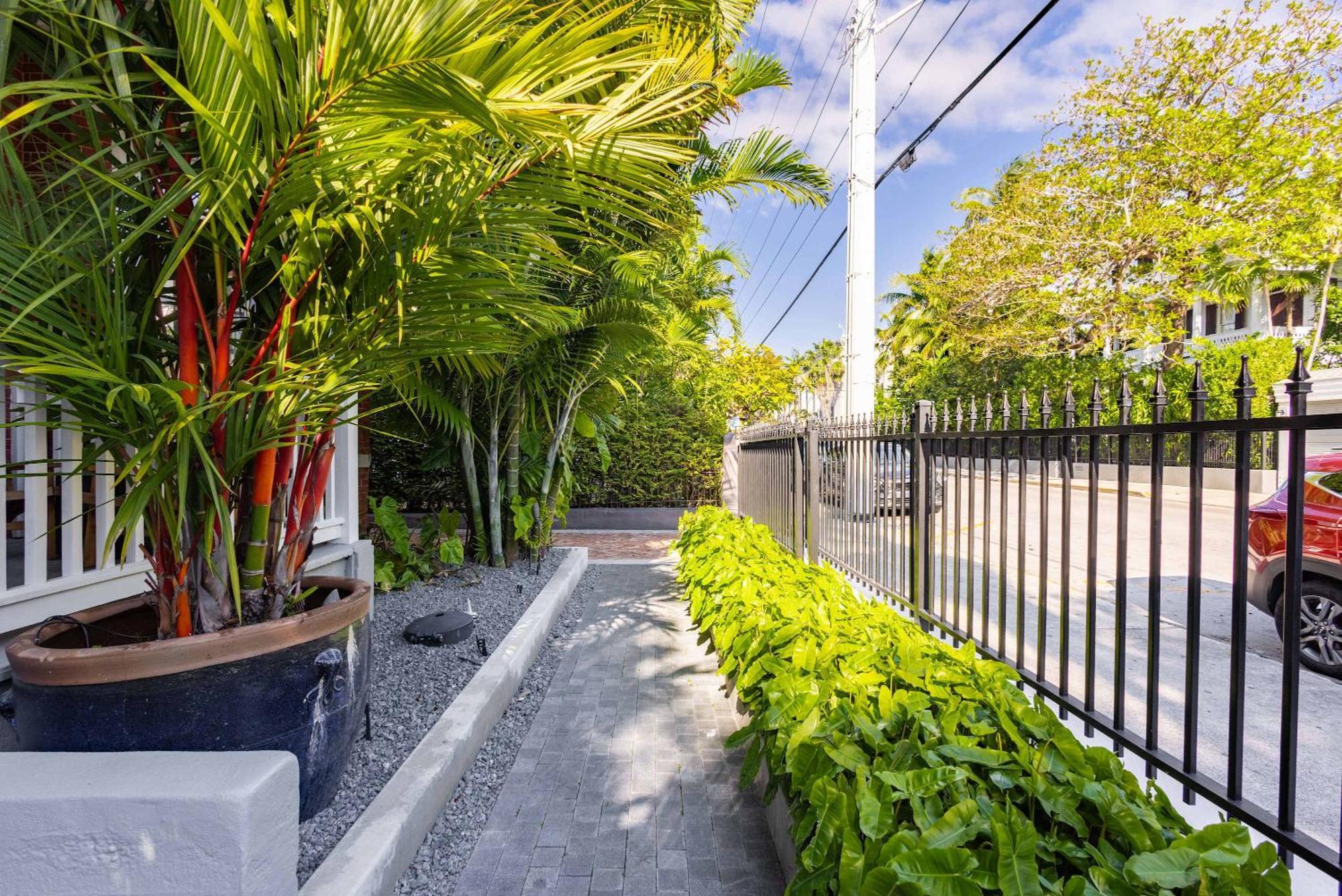 Takeover At The Grand Maloney Key West Exterior photo