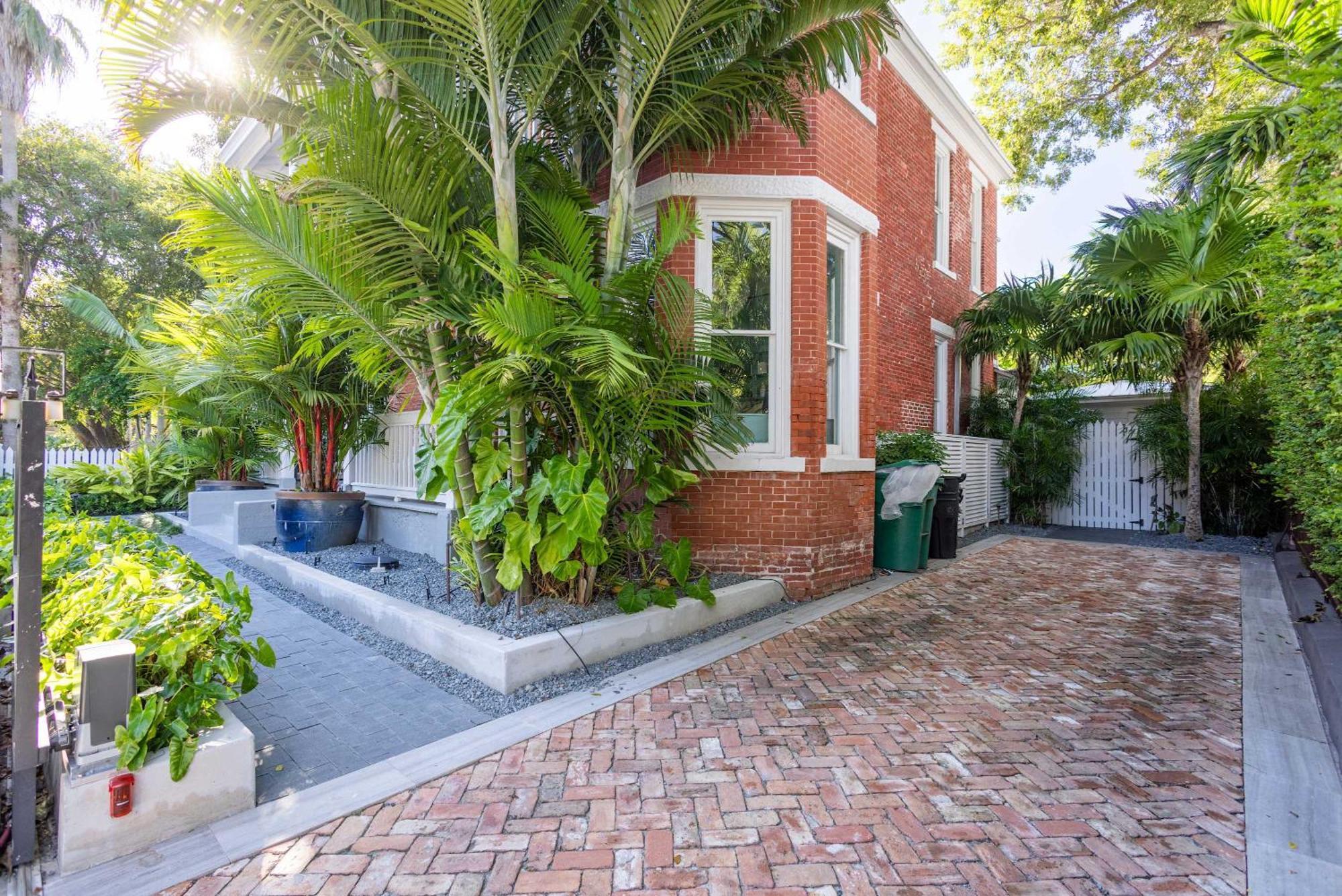 Takeover At The Grand Maloney Key West Exterior photo