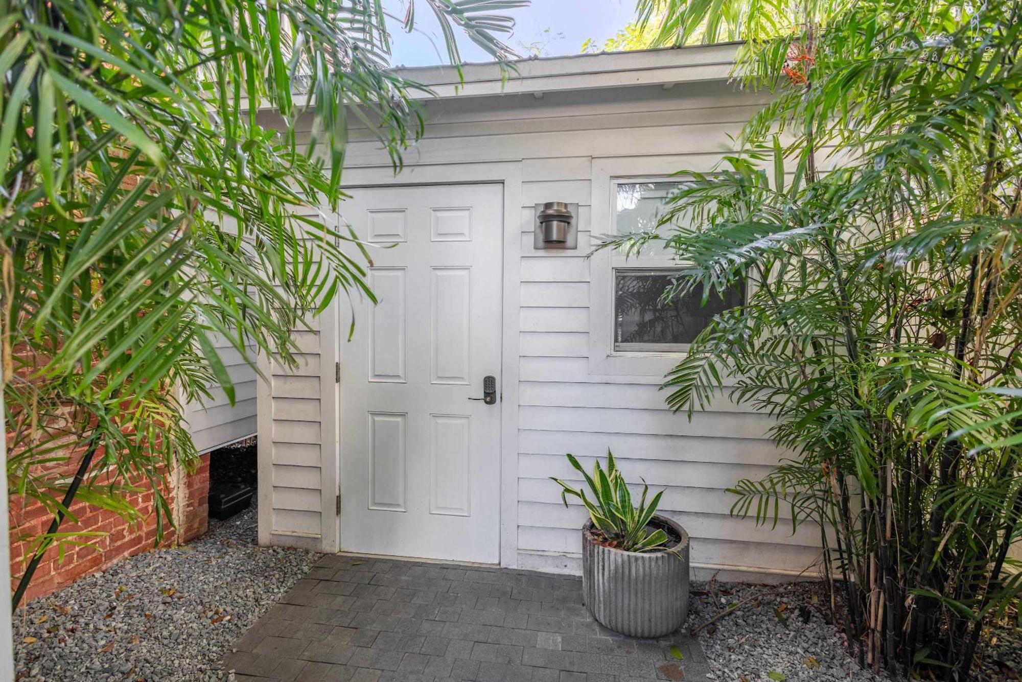 Takeover At The Grand Maloney Key West Exterior photo